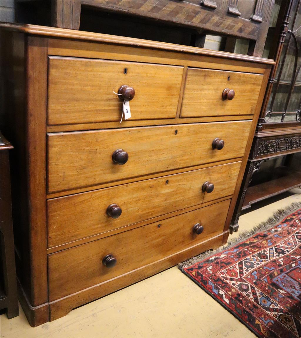 A Victorian mahogany chest of drawers, width 120cm, depth 51cm, height 108cm